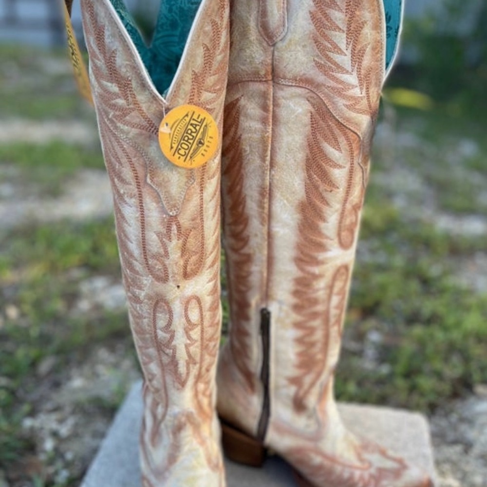 Corral boots